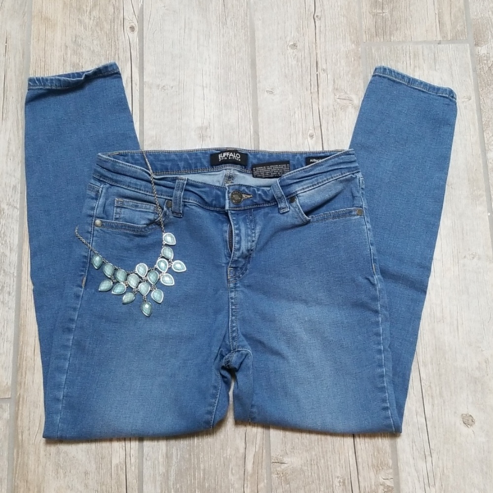 Buffalo midrise capris - 4/27
